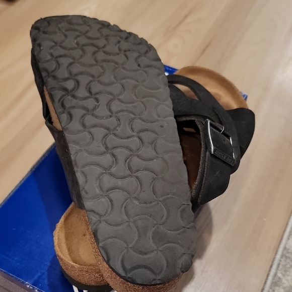 Birkenstock Women's Black Cross-Strap Sandals - Picture 5 of 7